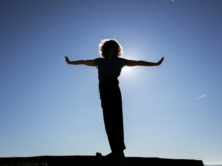 développement de la motricité, hypertonie, quatre pattes, mois après la naissance, fibres nerveuses, mouvements automatiques, étapes du développement, neurones, tout petit, posturale, palmaire, éveil, physiologie, épinière, motricité globale, postural, moelle épinière, mouvements involontaires, moelle, galant, devenir un réflexe, nombre de réflexes, nerveuses, psycho, position assise, paume, récepteurs, habiletés, réflexes nécessaires, motoneurones, développement du système, motrice du développement, système vestibulaire, 